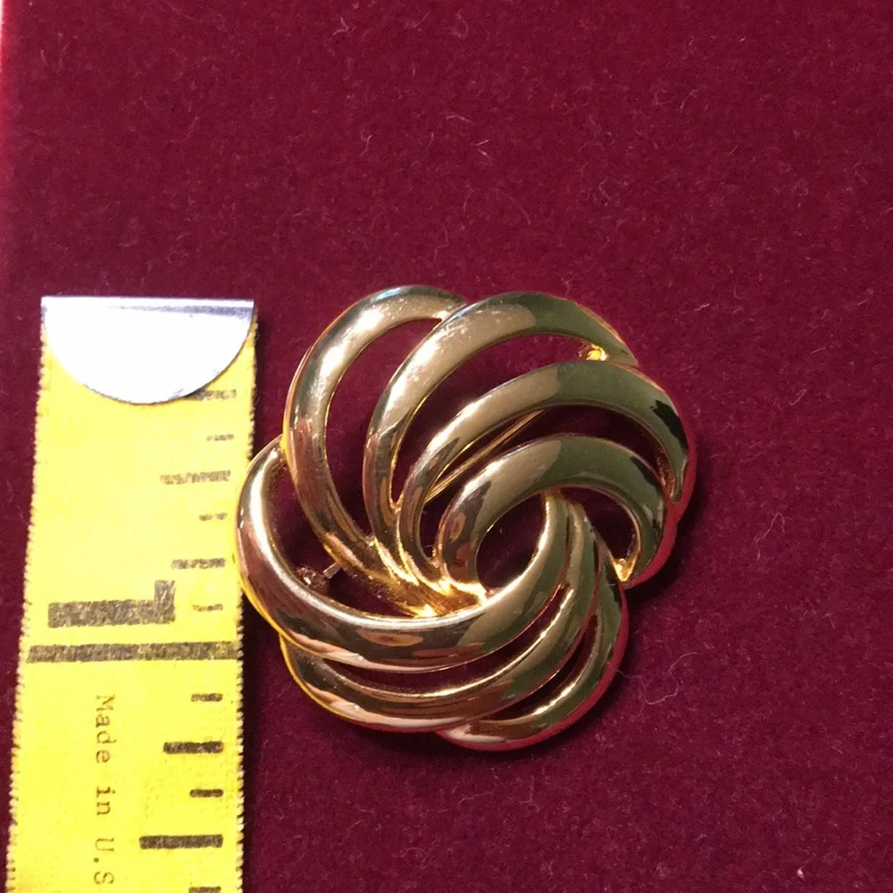 NAPIER‎ Gold Tone Swirl Knot Brooche